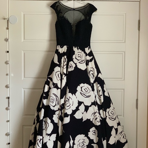 Sherri Hill 2017 Prom Dress - Picture 4 of 8